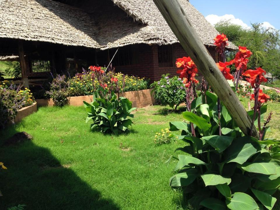 African Sunrise Lodge And Campsite Mto wa Mbu Buitenkant foto
