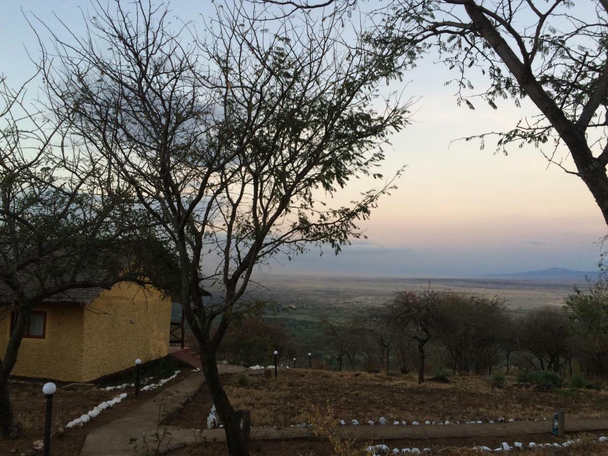 African Sunrise Lodge And Campsite Mto wa Mbu Buitenkant foto